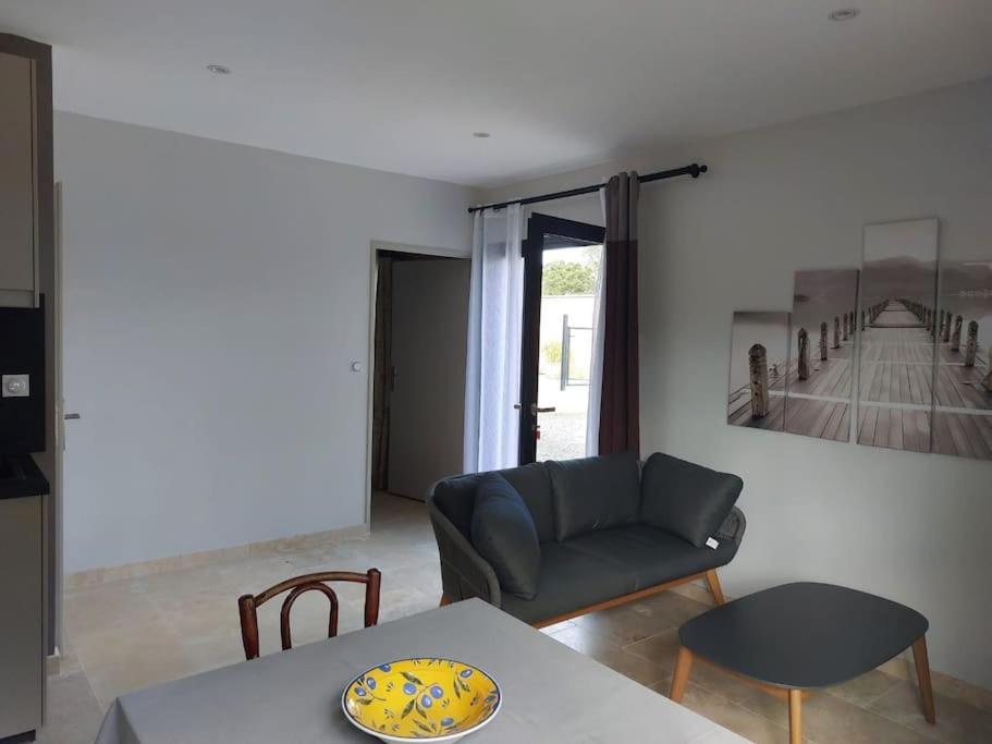Villa Location Independante Au Coeur Des Alpilles Pour 2 Personnes Avec Jacuzzi Aureille Esterno foto