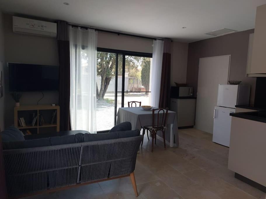 Villa Location Independante Au Coeur Des Alpilles Pour 2 Personnes Avec Jacuzzi Aureille Esterno foto