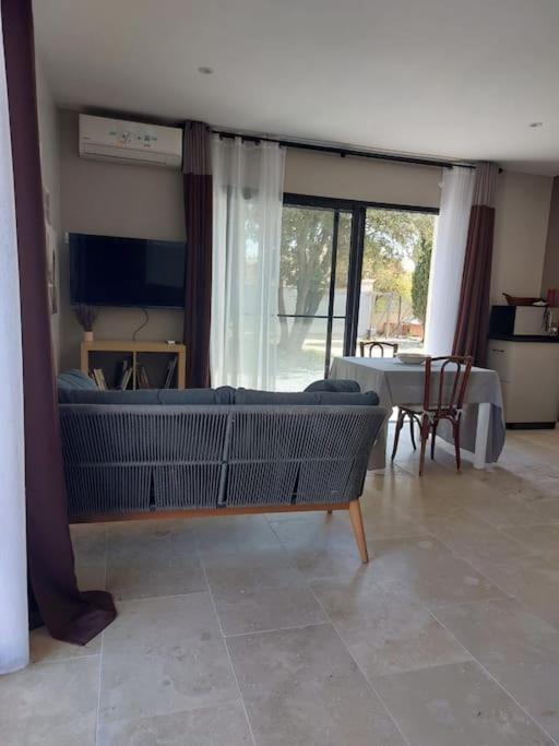 Villa Location Independante Au Coeur Des Alpilles Pour 2 Personnes Avec Jacuzzi Aureille Esterno foto