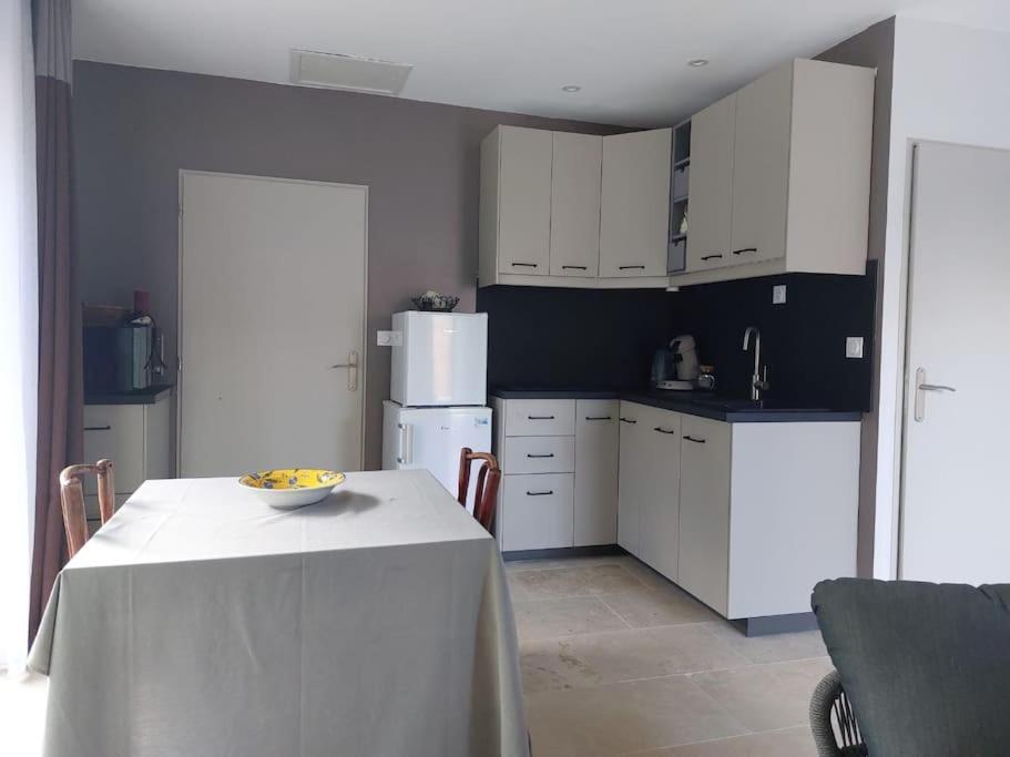 Villa Location Independante Au Coeur Des Alpilles Pour 2 Personnes Avec Jacuzzi Aureille Esterno foto