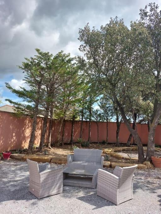 Villa Location Independante Au Coeur Des Alpilles Pour 2 Personnes Avec Jacuzzi Aureille Esterno foto
