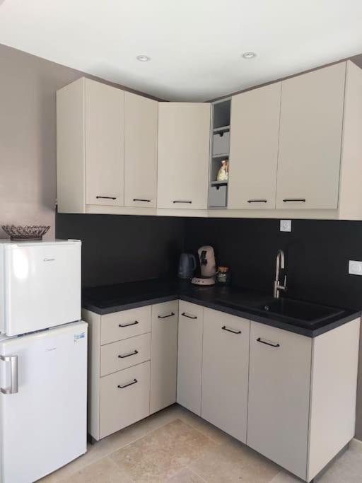 Villa Location Independante Au Coeur Des Alpilles Pour 2 Personnes Avec Jacuzzi Aureille Esterno foto