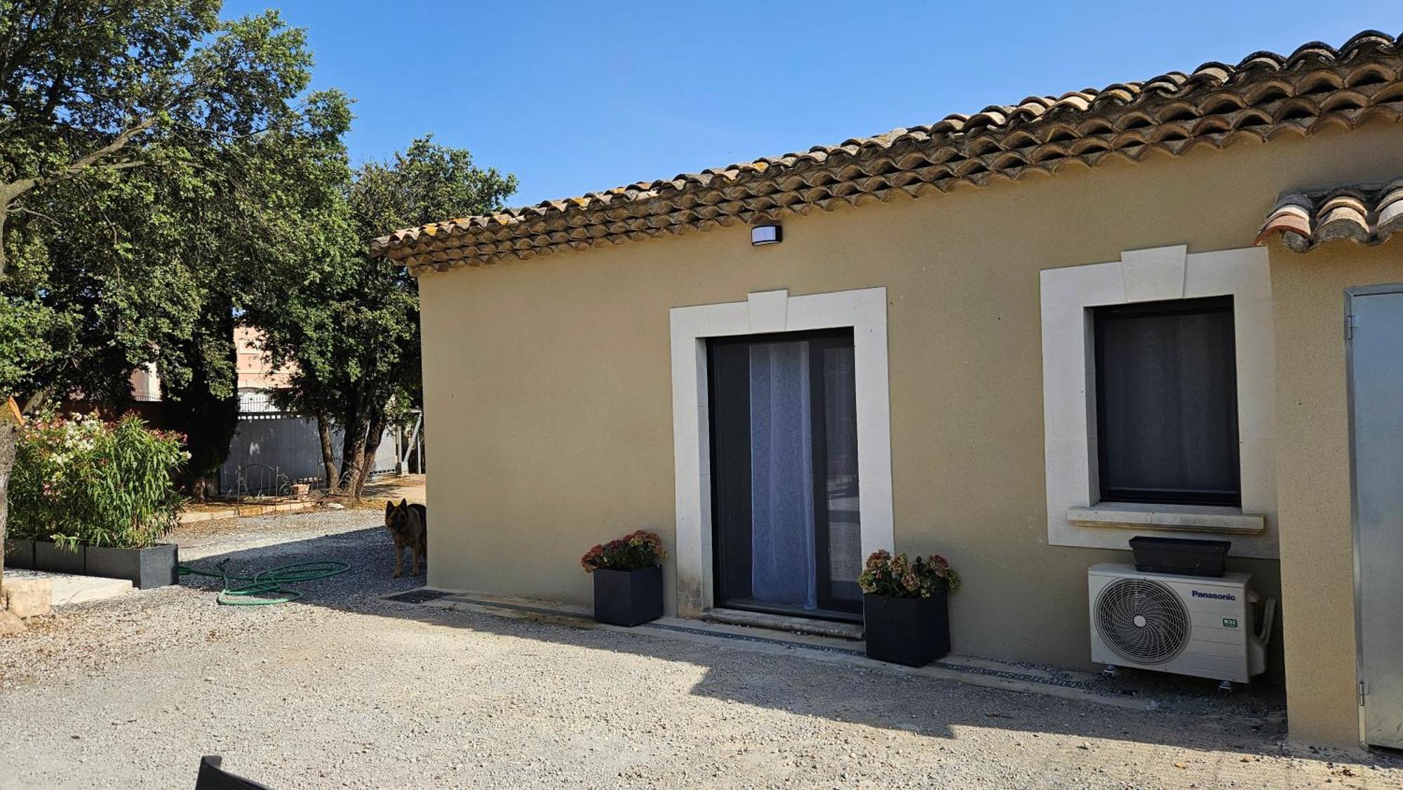 Villa Location Independante Au Coeur Des Alpilles Pour 2 Personnes Avec Jacuzzi Aureille Esterno foto