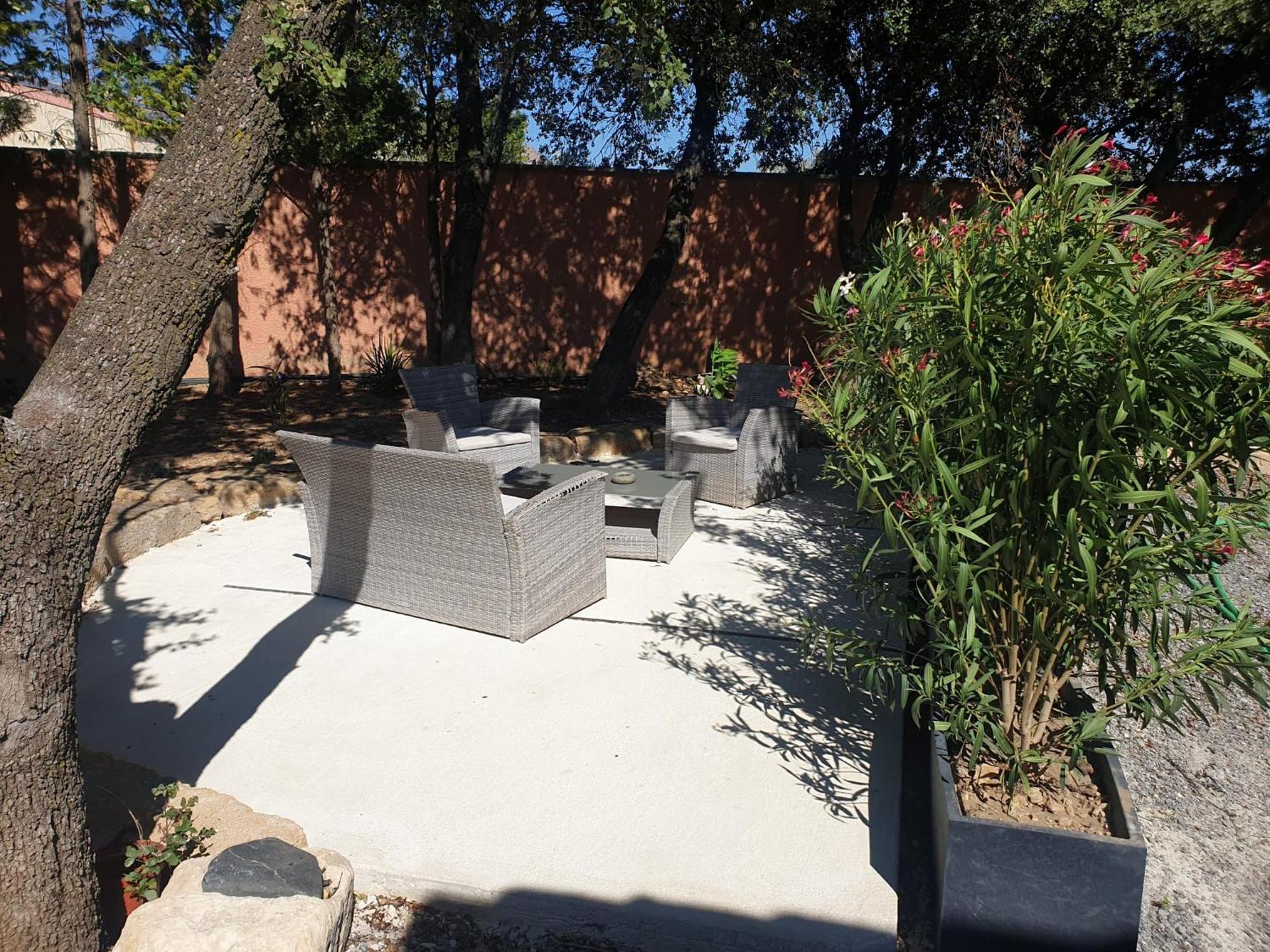 Villa Location Independante Au Coeur Des Alpilles Pour 2 Personnes Avec Jacuzzi Aureille Esterno foto